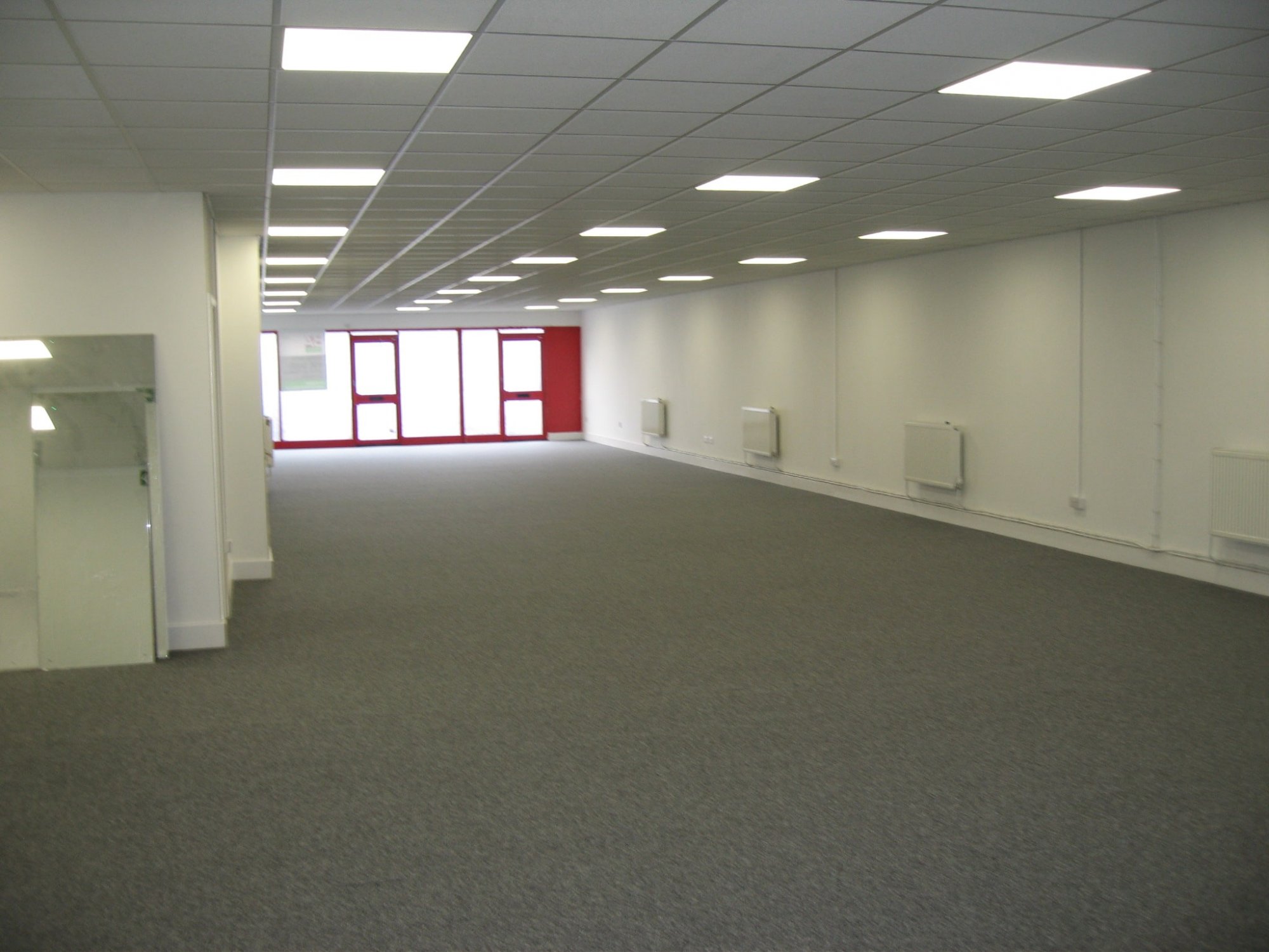 90 Rainham Road Prominent Showroom suitable for 'E' Class Uses TO LET